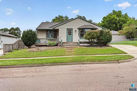 3108 E 19th St, Sioux Falls, SD 57103