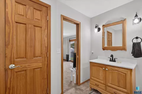 Bath - 3108 E 19th St, Sioux Falls, SD 57103 photo 5 of 8