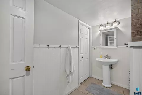 Bath - 3108 E 19th St, Sioux Falls, SD 57103 photo 7 of 8