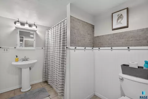 Bath - 3108 E 19th St, Sioux Falls, SD 57103 photo 8 of 8