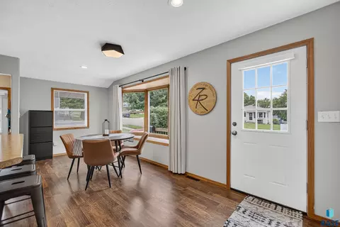 Entry Way - 3108 E 19th St, Sioux Falls, SD 57103 photo 1 of 3