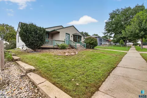 Exterior - 3108 E 19th St, Sioux Falls, SD 57103 photo 4 of 5