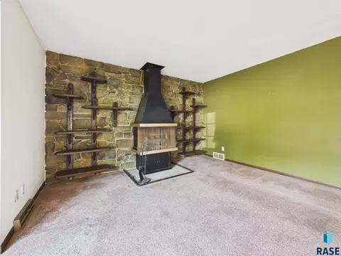 Living - 25761 Lindbergh Ave, Renner, SD 57055 photo 6 of 9