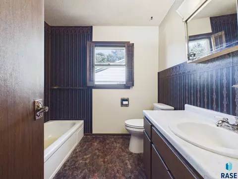 Bath - 25761 Lindbergh Ave, Renner, SD 57055 photo 1 of 3