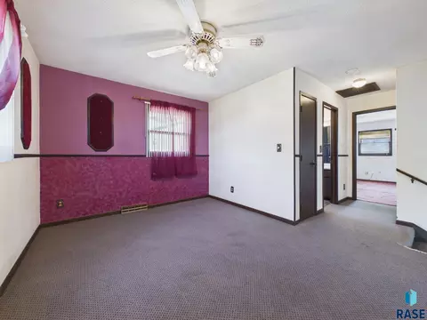 Living - 25761 Lindbergh Ave, Renner, SD 57055 photo 8 of 9