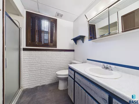 Bath - 25761 Lindbergh Ave, Renner, SD 57055 photo 3 of 3