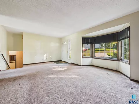 Living - 25761 Lindbergh Ave, Renner, SD 57055 photo 1 of 9