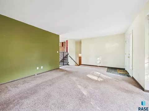 Living - 25761 Lindbergh Ave, Renner, SD 57055 photo 7 of 9