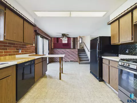 Kitchen - 25761 Lindbergh Ave, Renner, SD 57055 photo 5 of 6