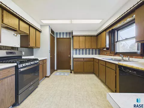 Kitchen - 25761 Lindbergh Ave, Renner, SD 57055 photo 1 of 6