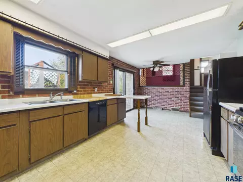 Kitchen - 25761 Lindbergh Ave, Renner, SD 57055 photo 3 of 6