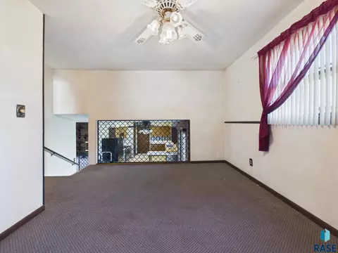 Living - 25761 Lindbergh Ave, Renner, SD 57055 photo 9 of 9