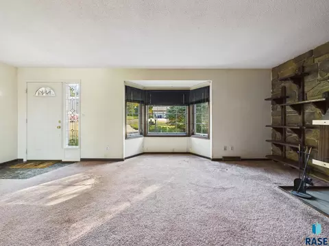 Living - 25761 Lindbergh Ave, Renner, SD 57055 photo 2 of 9