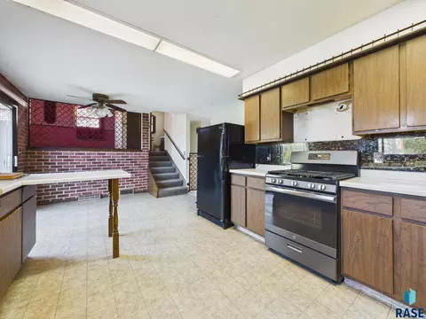 Kitchen - 25761 Lindbergh Ave, Renner, SD 57055 photo 4 of 6