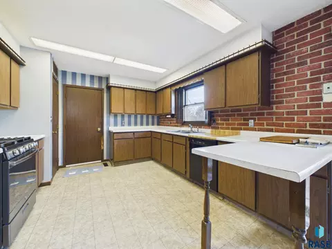Kitchen - 25761 Lindbergh Ave, Renner, SD 57055 photo 2 of 6