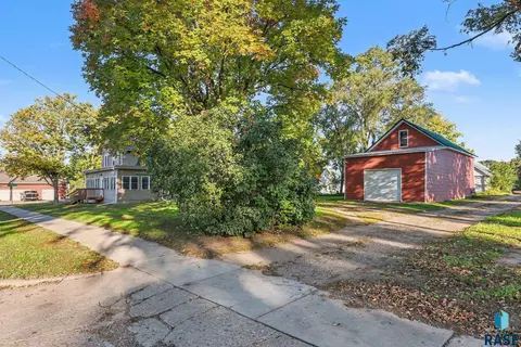 Exterior - 420 W 7th St, Canton, SD 57013 photo 5 of 10