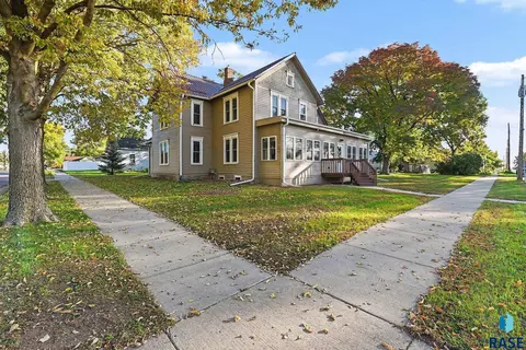 Exterior - 420 W 7th St, Canton, SD 57013 photo 9 of 10