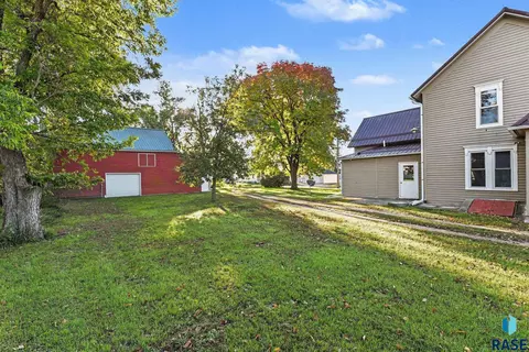 Exterior - 420 W 7th St, Canton, SD 57013 photo 2 of 10