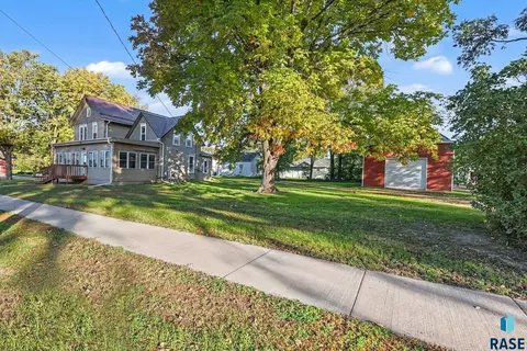 Exterior - 420 W 7th St, Canton, SD 57013 photo 6 of 10