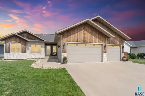 Exterior - 6708 E Dugout Ln, Sioux Falls, SD 57110 photo 5 of 5