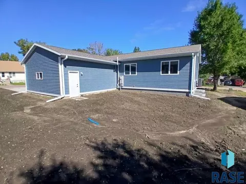 Exterior - 1947 E 33rd St N, Sioux Falls, SD 57104 photo 2 of 2