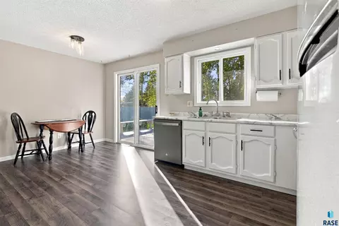 Kitchen - 105 E Maureen Dr, Brandon, SD 57005 photo 2 of 2