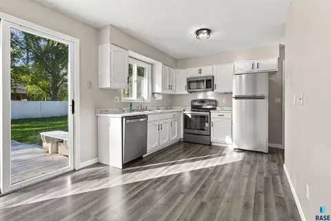 Kitchen - 105 E Maureen Dr, Brandon, SD 57005 photo 1 of 2