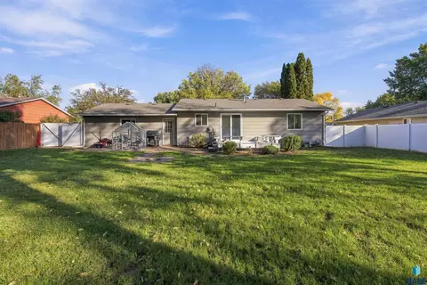 Exterior - 105 E Maureen Dr, Brandon, SD 57005 photo 6 of 10