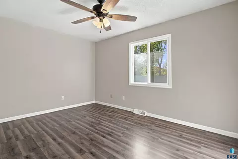 Bedroom - 105 E Maureen Dr, Brandon, SD 57005 photo 3 of 8