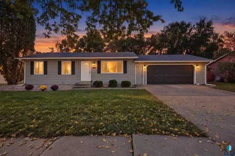 Exterior - 105 E Maureen Dr, Brandon, SD 57005 photo 3 of 10