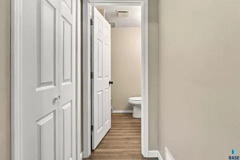 Entry Way - 105 E Maureen Dr, Brandon, SD 57005 photo 3 of 4