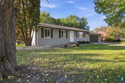 Exterior - 105 E Maureen Dr, Brandon, SD 57005 photo 4 of 10
