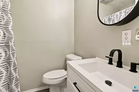 Bath - 105 E Maureen Dr, Brandon, SD 57005 photo 2 of 2