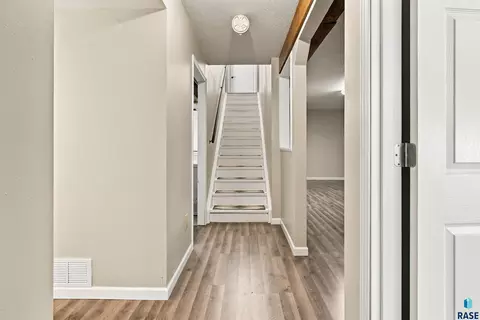 Entry Way - 105 E Maureen Dr, Brandon, SD 57005 photo 4 of 4