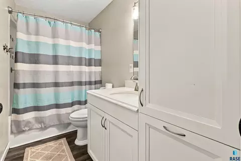Bath - 105 E Maureen Dr, Brandon, SD 57005 photo 1 of 2