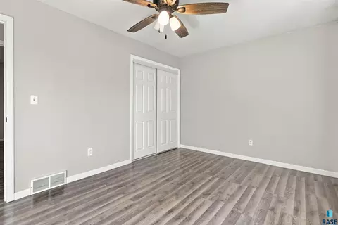 Bedroom - 105 E Maureen Dr, Brandon, SD 57005 photo 2 of 8