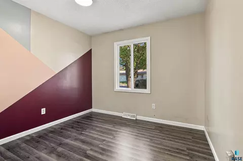 Bedroom - 105 E Maureen Dr, Brandon, SD 57005 photo 6 of 8