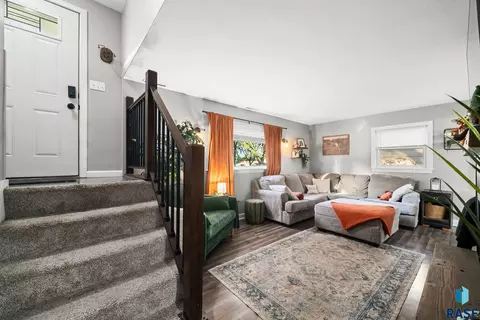 Entry Way - 3904 E 21st St, Sioux Falls, SD 57103 photo 1 of 3