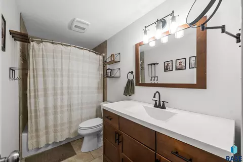 Bath - 3904 E 21st St, Sioux Falls, SD 57103 photo 1 of 1