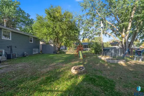 Exterior - 3904 E 21st St, Sioux Falls, SD 57103 photo 12 of 12