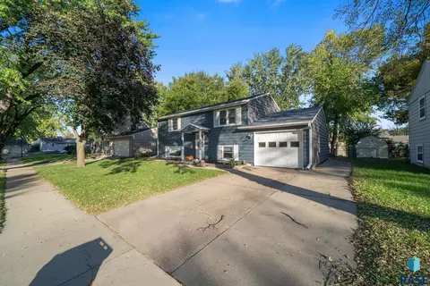 Exterior - 3904 E 21st St, Sioux Falls, SD 57103 photo 2 of 12