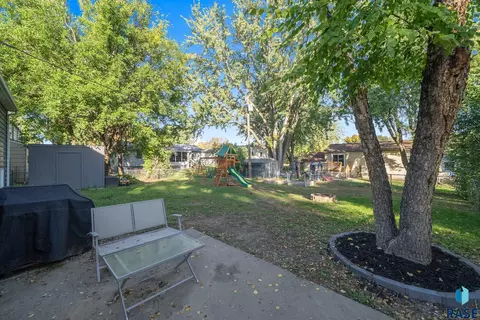 Exterior - 3904 E 21st St, Sioux Falls, SD 57103 photo 6 of 12