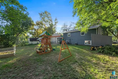 Exterior - 3904 E 21st St, Sioux Falls, SD 57103 photo 11 of 12
