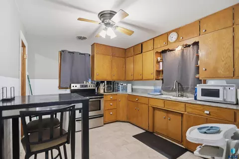 Kitchen - 417 S Poplar St, Freeman, SD 57029 photo 2 of 2