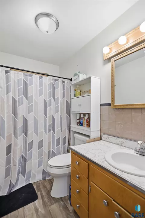 Bath - 417 S Poplar St, Freeman, SD 57029 photo 1 of 1