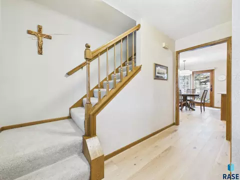 Entry Way - 2900 E 52nd St, Sioux Falls, SD 57103 photo 2 of 2