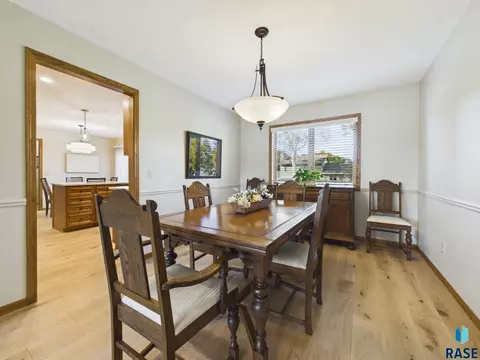 Dining - 2900 E 52nd St, Sioux Falls, SD 57103 photo 3 of 8