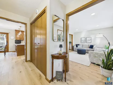 Entry Way - 2900 E 52nd St, Sioux Falls, SD 57103 photo 1 of 2