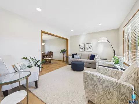 Living - 2900 E 52nd St, Sioux Falls, SD 57103 photo 5 of 16