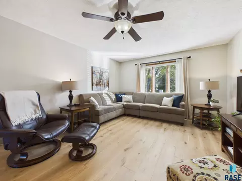 Living - 2900 E 52nd St, Sioux Falls, SD 57103 photo 9 of 16